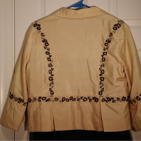 Coat - Picture 7 of 8